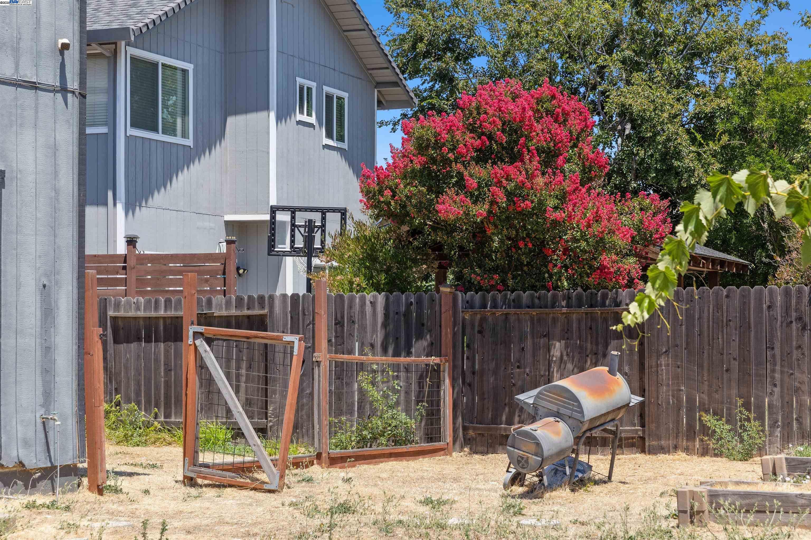 Vacaville, California, 95687, United States, 3 Bedrooms Bedrooms, ,3 BathroomsBathrooms,Residential,For Sale,1975842