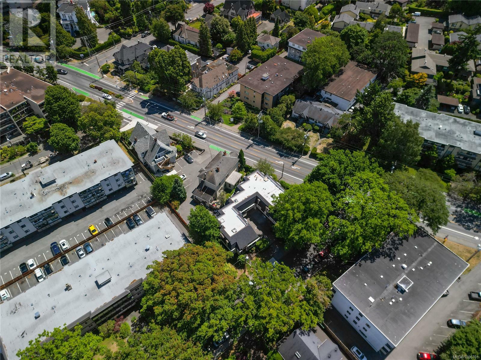 VICTORIA, British Columbia, V8S 1Z5, CA, 3 Bedrooms Bedrooms, ,2 BathroomsBathrooms,Residential,For Sale,1885281