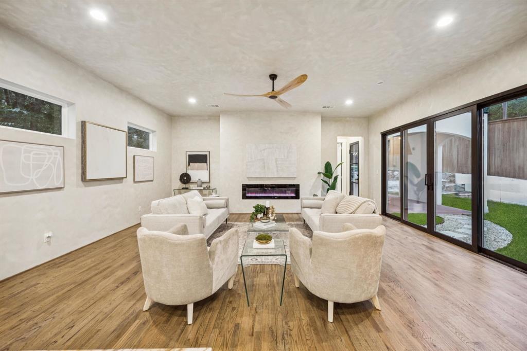 Dallas, Texas, 75211, United States, 4 Bedrooms Bedrooms, ,3 BathroomsBathrooms,Residential,For Sale,1988260