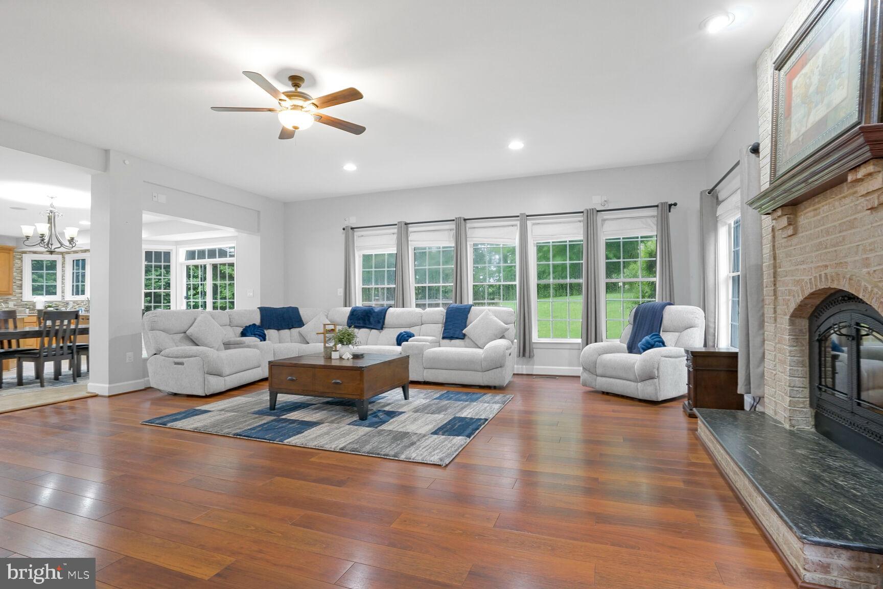 Woodbridge, Virginia, 22192, United States, 5 Bedrooms Bedrooms, ,5 BathroomsBathrooms,Residential,For Sale,1825491