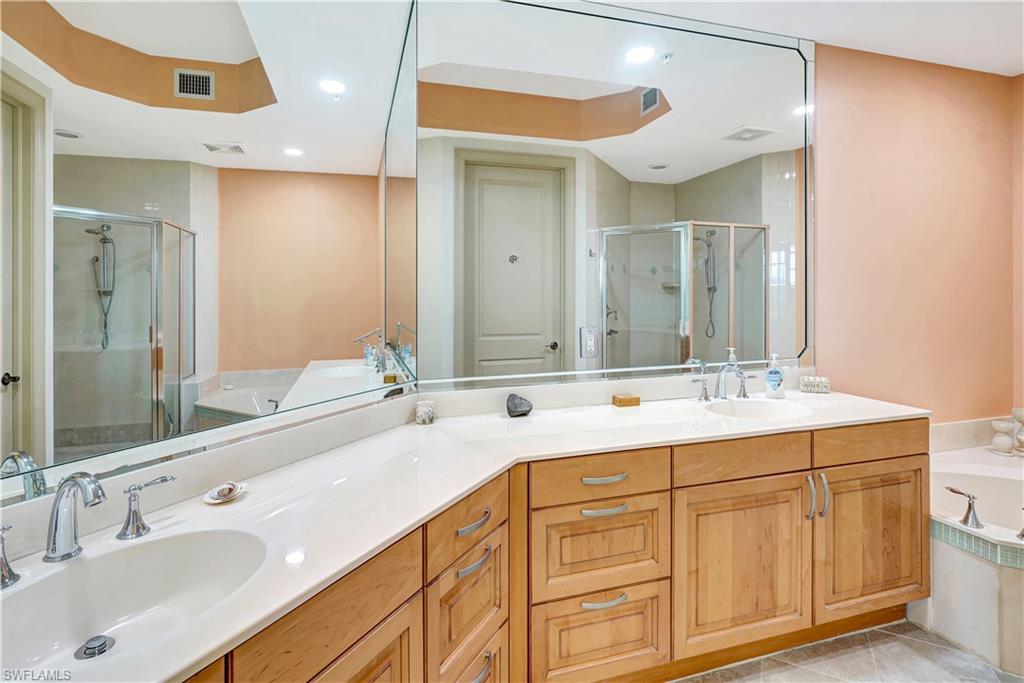 Fort Myers, Florida, 33907, United States, 2 Bedrooms Bedrooms, ,3 BathroomsBathrooms,Residential,For Sale,1994873