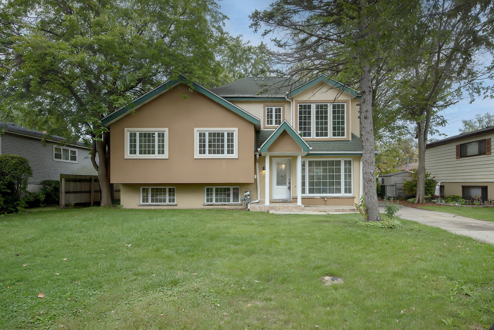 Glenview, Illinois, 60025, United States, 5 Bedrooms Bedrooms, ,3 BathroomsBathrooms,Residential,For Sale,1995942