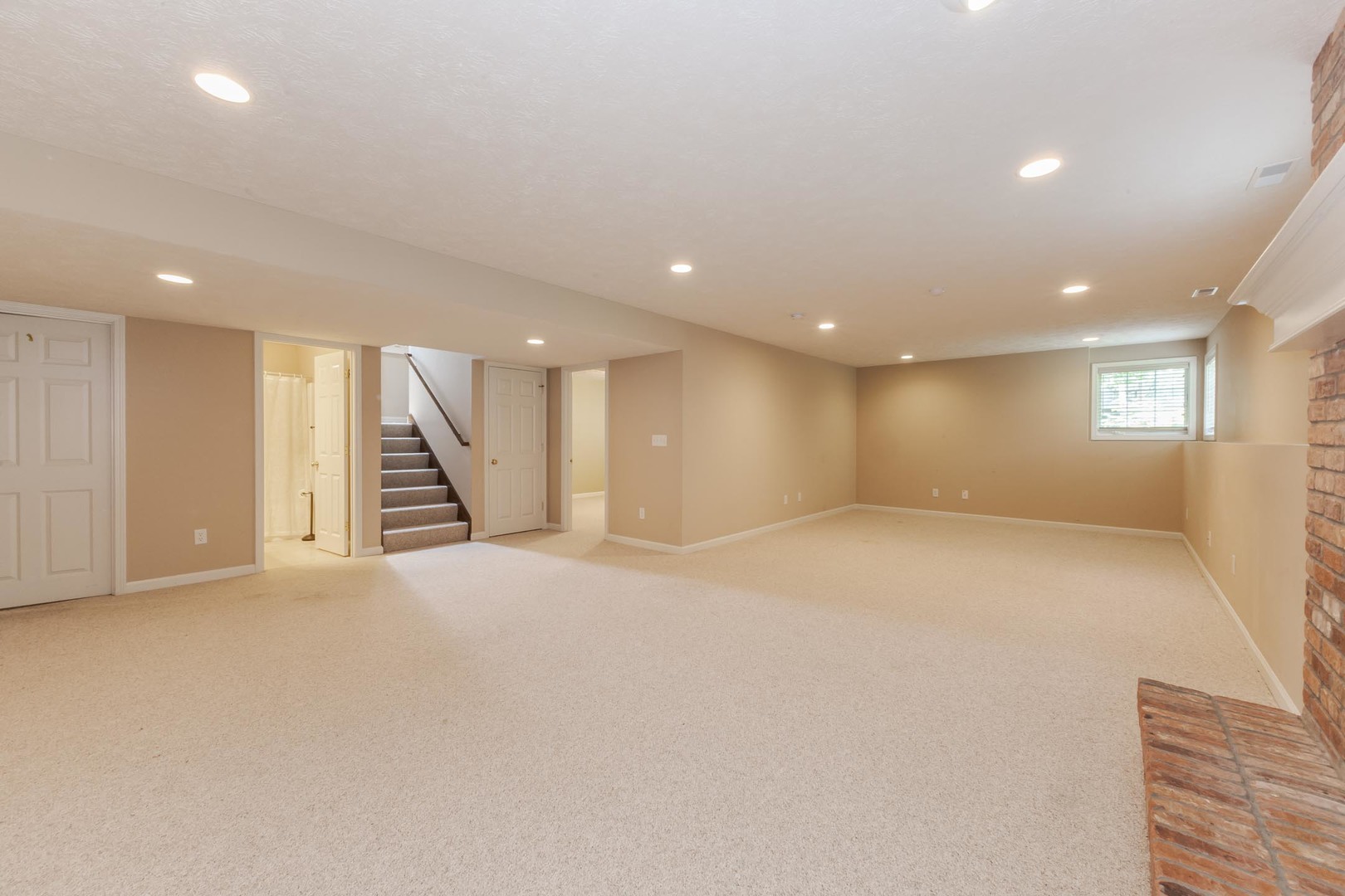 Bloomington, Illinois, 61704, United States, 4 Bedrooms Bedrooms, ,4 BathroomsBathrooms,Residential,For Sale,1957101