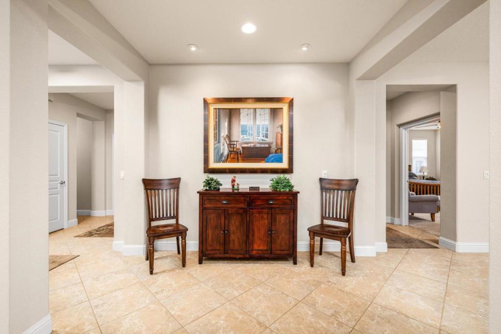 Oakdale, California, 95361, United States, 4 Bedrooms Bedrooms, ,2 BathroomsBathrooms,Residential,For Sale,1981612