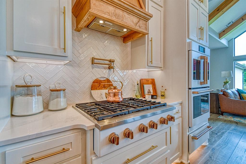 Amber, Oklahoma, 73004, United States, 6 Bedrooms Bedrooms, ,4 BathroomsBathrooms,Residential,For Sale,1984407