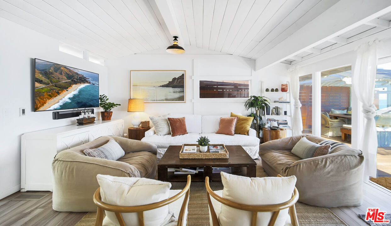 Malibu, California, 90265, United States, 3 Bedrooms Bedrooms, ,2 BathroomsBathrooms,Residential,For Sale,1992051