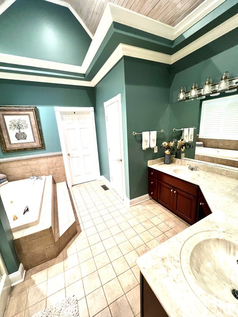 Prestonsburg, Kentucky, 41653, United States, 4 Bedrooms Bedrooms, ,4 BathroomsBathrooms,Residential,For Sale,1978376