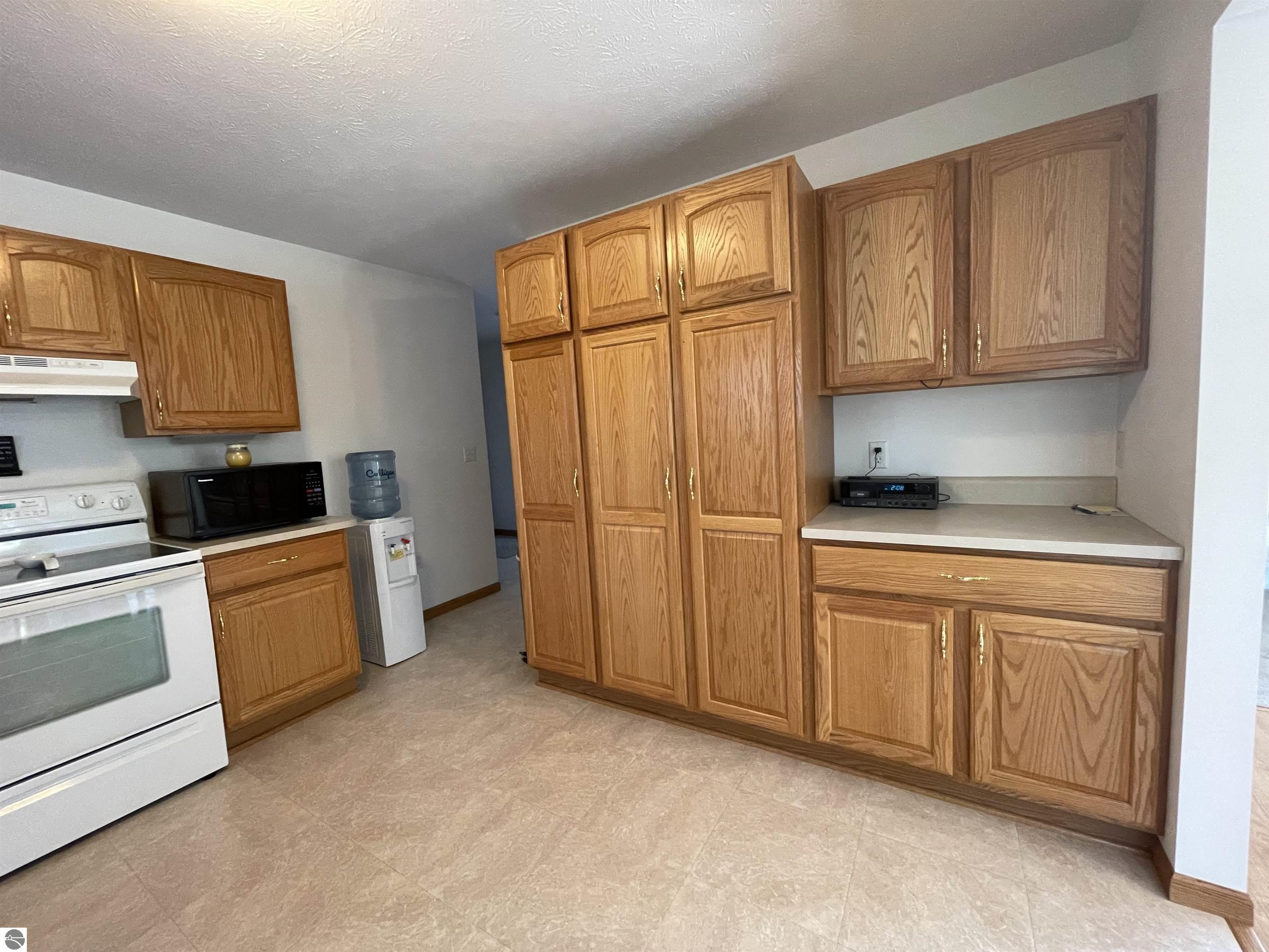 Harrison, Michigan, 48625, United States, 5 Bedrooms Bedrooms, ,4 BathroomsBathrooms,Residential,For Sale,1990816