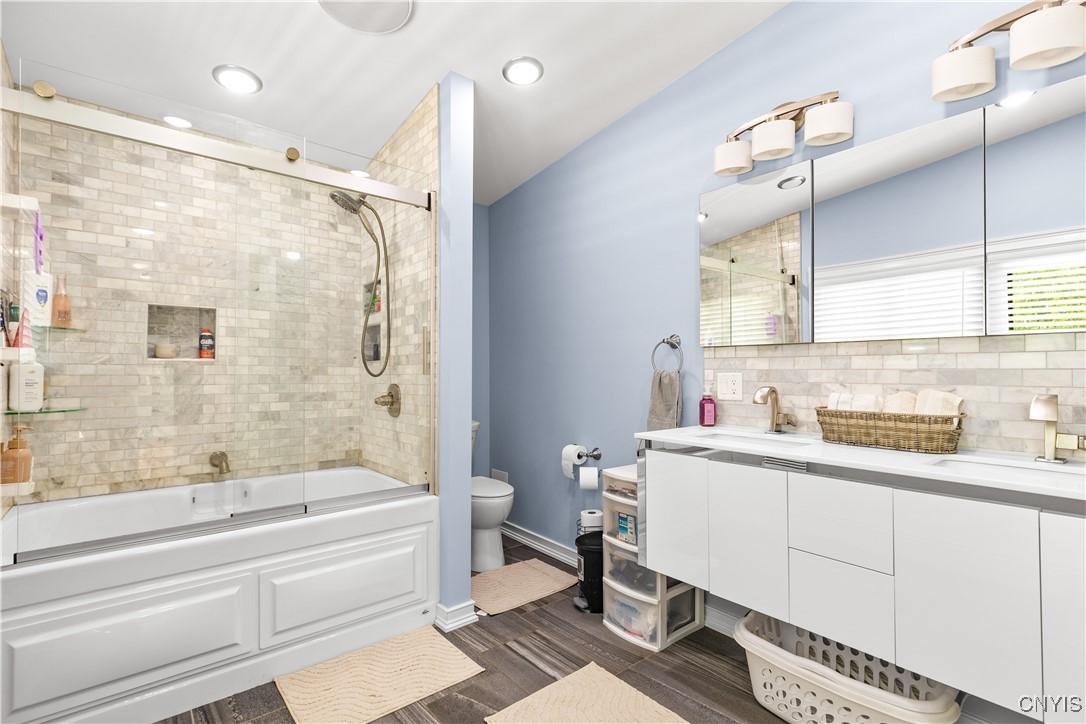 Deerfield, New York, 13502, United States, 6 Bedrooms Bedrooms, ,4 BathroomsBathrooms,Residential,For Sale,1971402