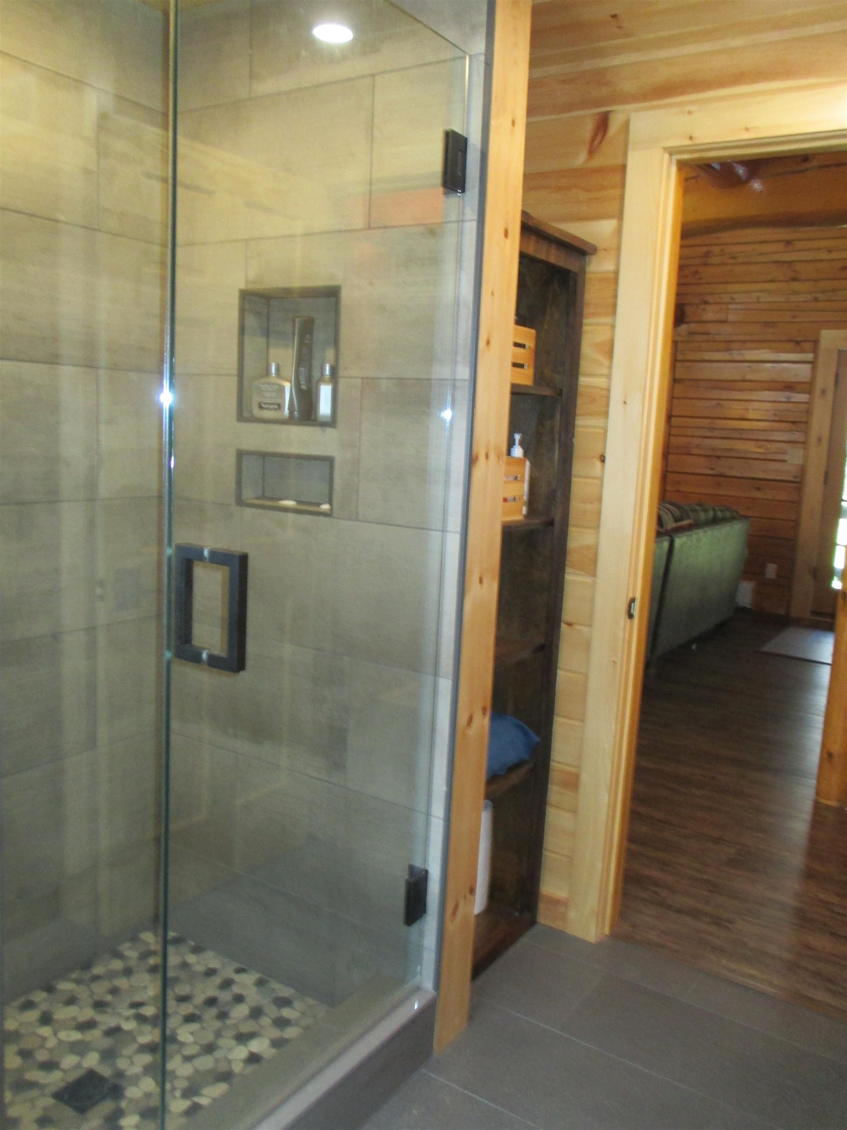 Littleton, New Hampshire, 03561, United States, 5 Bedrooms Bedrooms, ,2 BathroomsBathrooms,Residential,For Sale,1820898