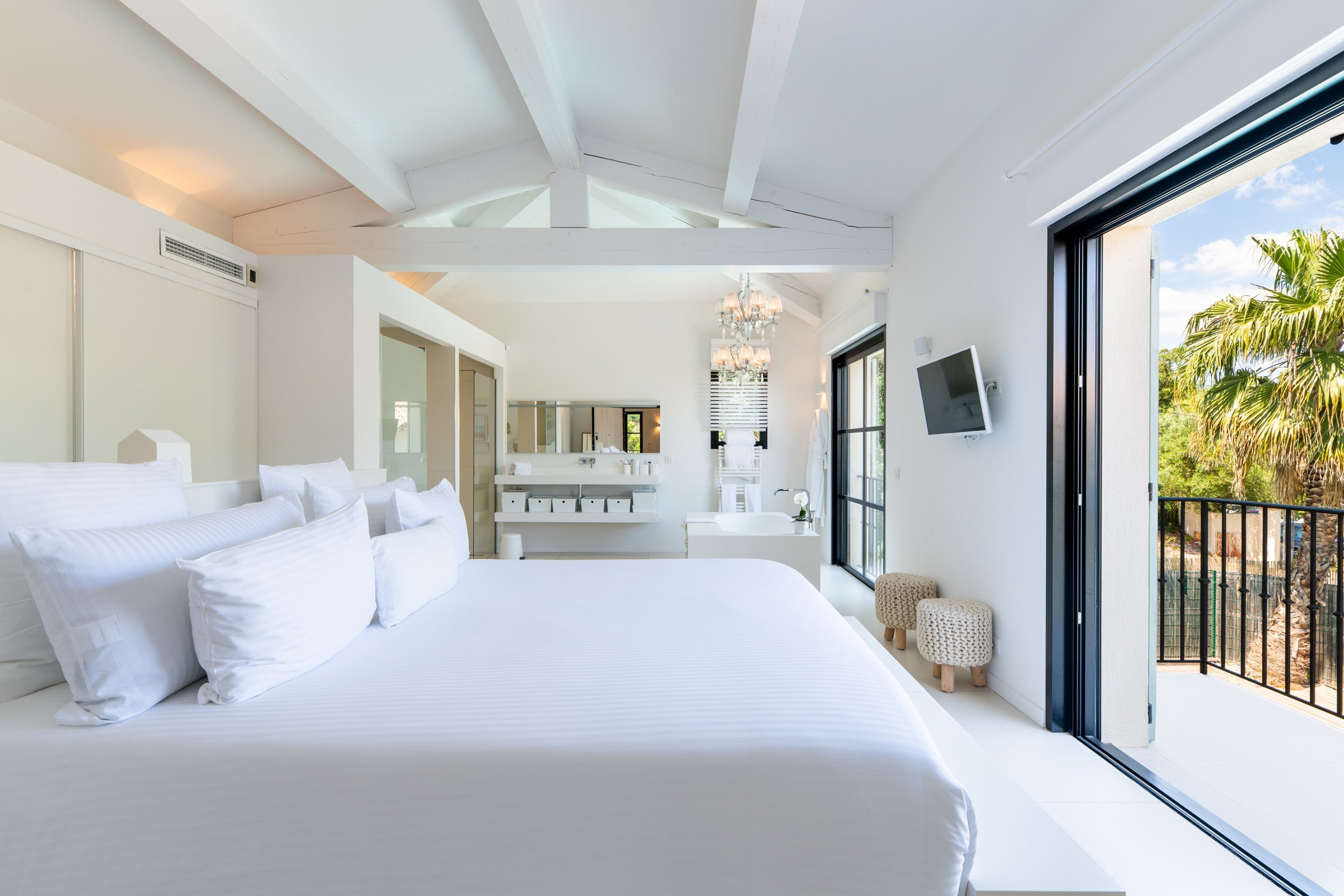  Contemporary villa with sea view for sale in Gassin, at the gateway to Saint-Tr… - 物件實景