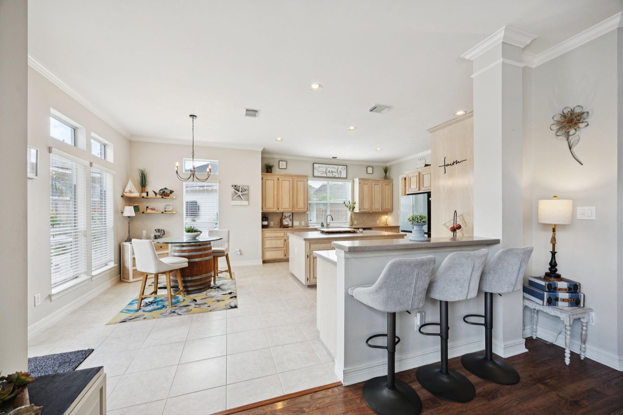League City, Texas, 77573, United States, 5 Bedrooms Bedrooms, ,4 BathroomsBathrooms,Residential,For Sale,1868193