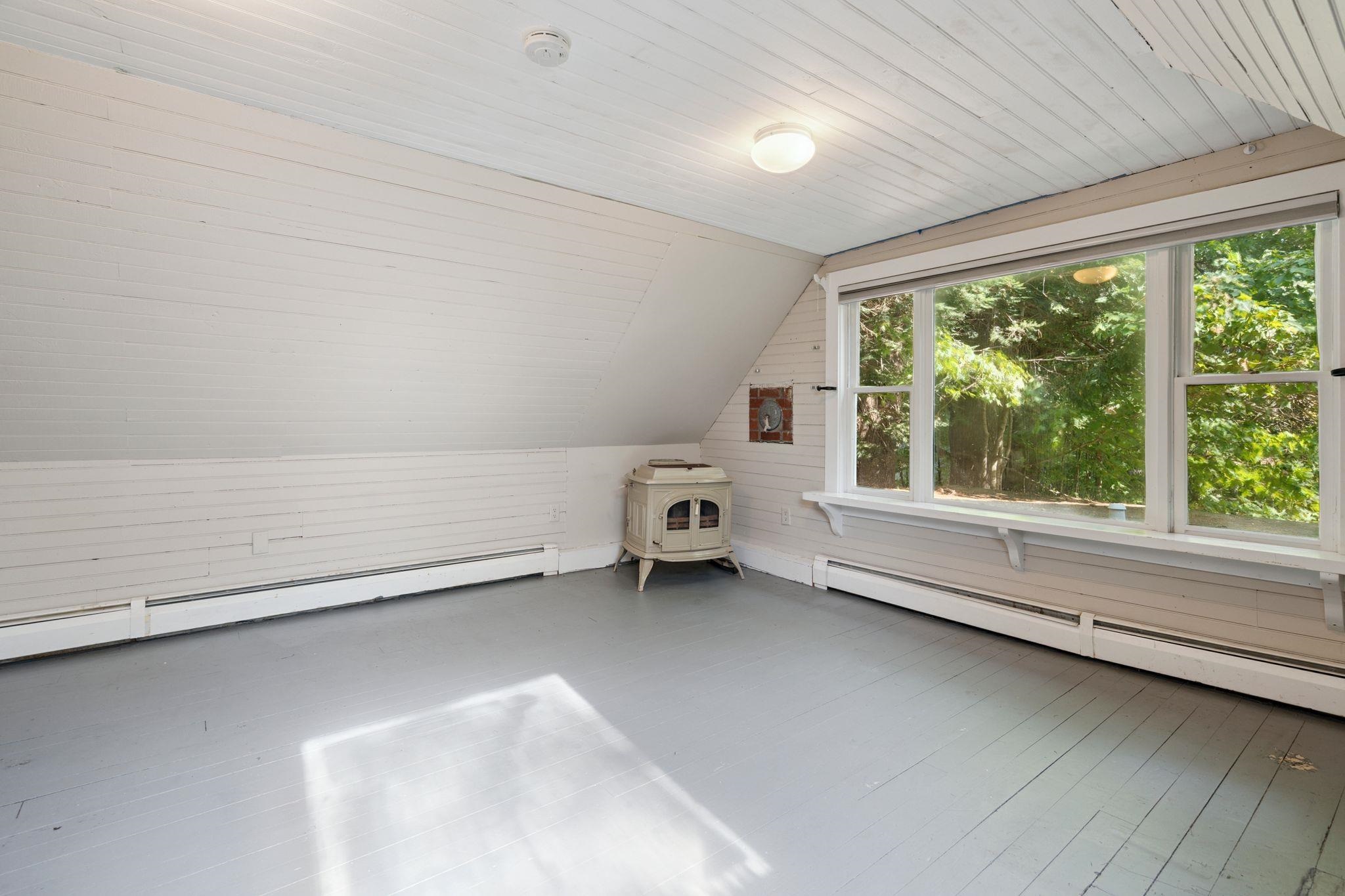 New London, New Hampshire, 03257, United States, 4 Bedrooms Bedrooms, ,2 BathroomsBathrooms,Residential,For Sale,1950111