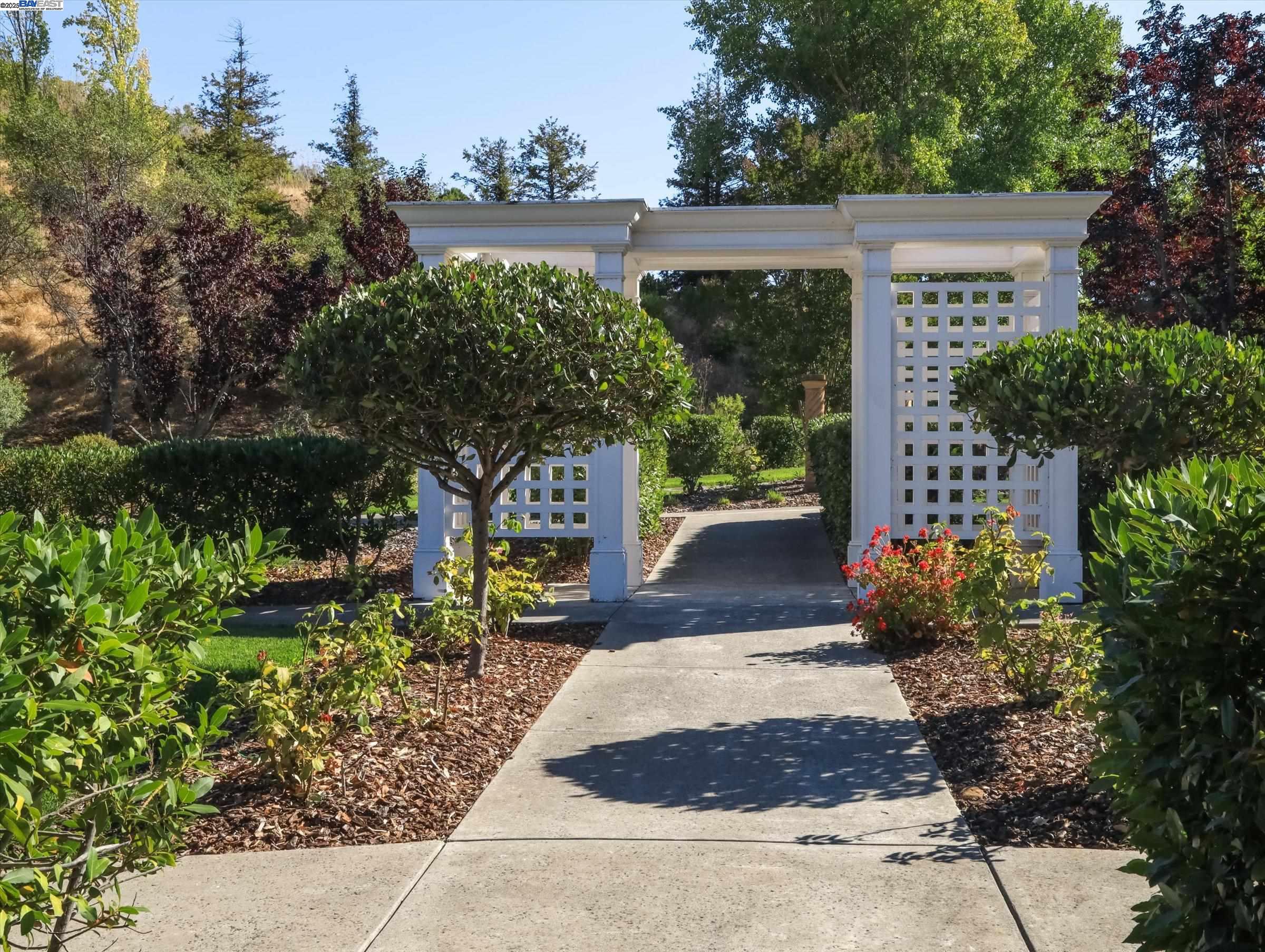 Vallejo, California, 94591, United States, 5 Bedrooms Bedrooms, ,5 BathroomsBathrooms,Residential,For Sale,2002289