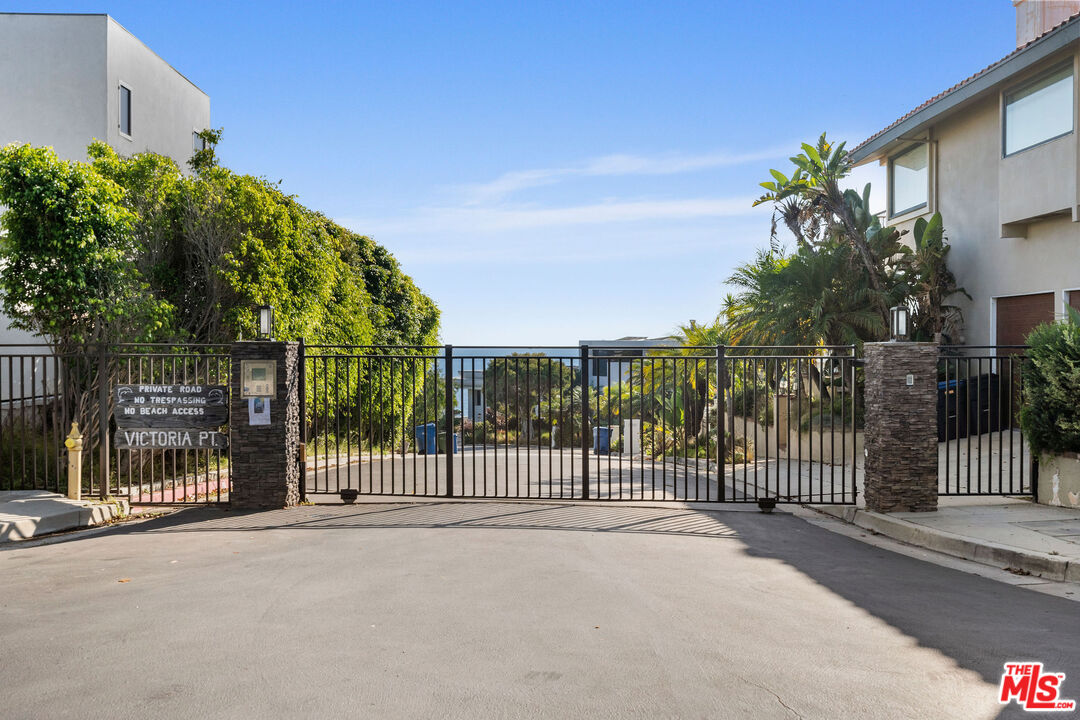 Malibu, California, 90265, United States, 3 Bedrooms Bedrooms, ,4 BathroomsBathrooms,Residential,For Sale,1855948