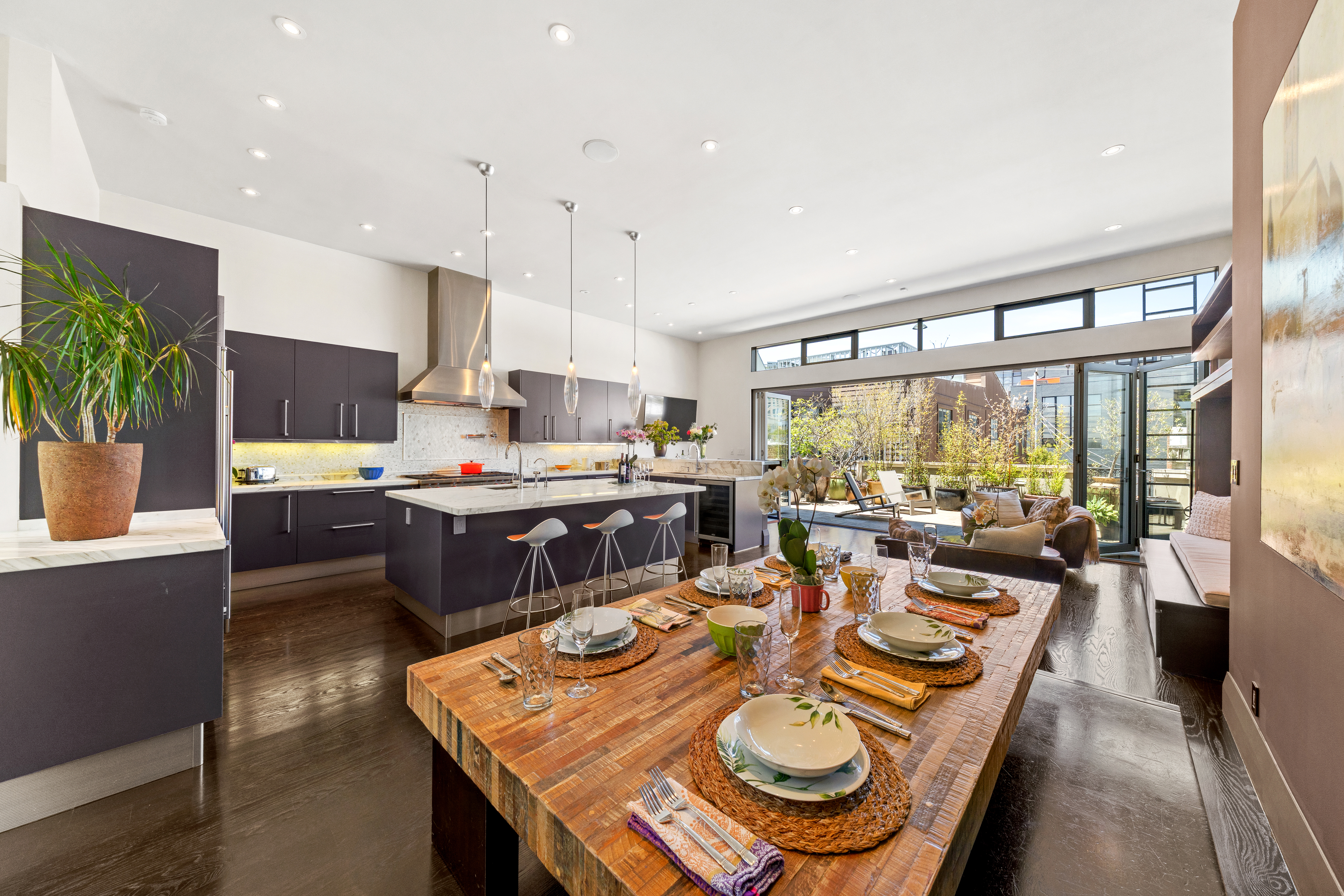  Spectacular Renovated SOMA Home with Rare Museum-Like 7-Car Garage - 物件實景