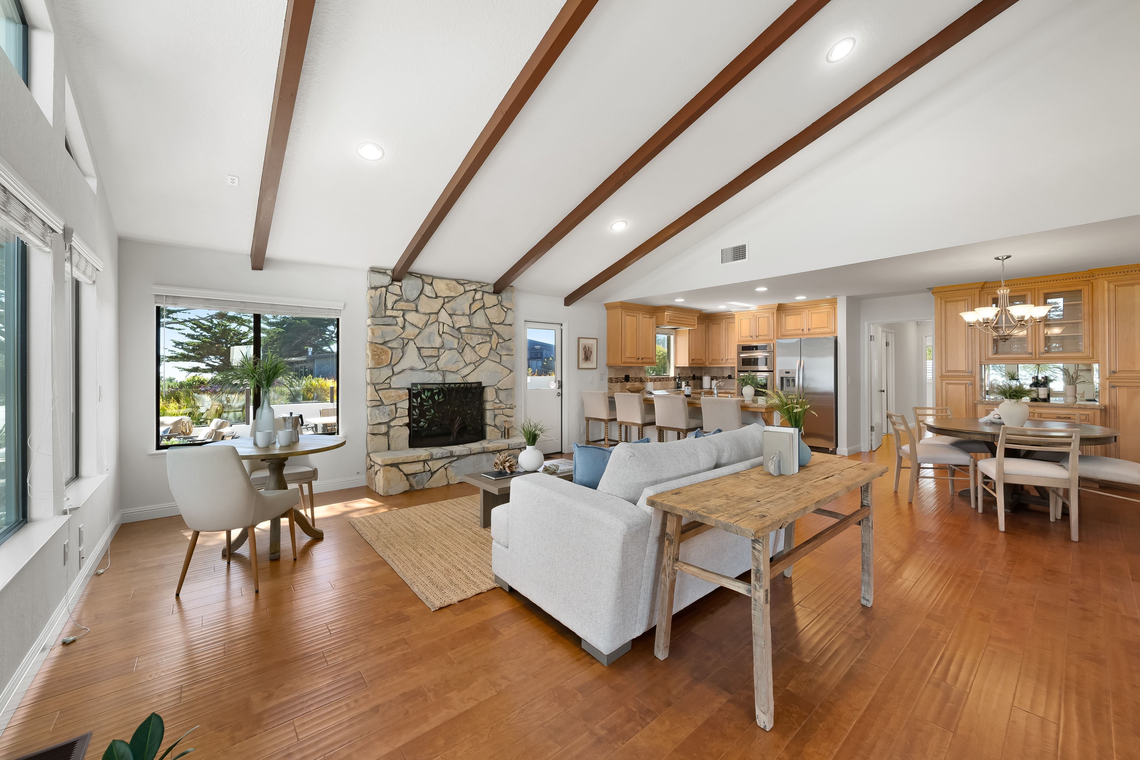  Rare Single-Level Oceanfront Retreat on World-Famous Moonstone Beach - 物件實景
