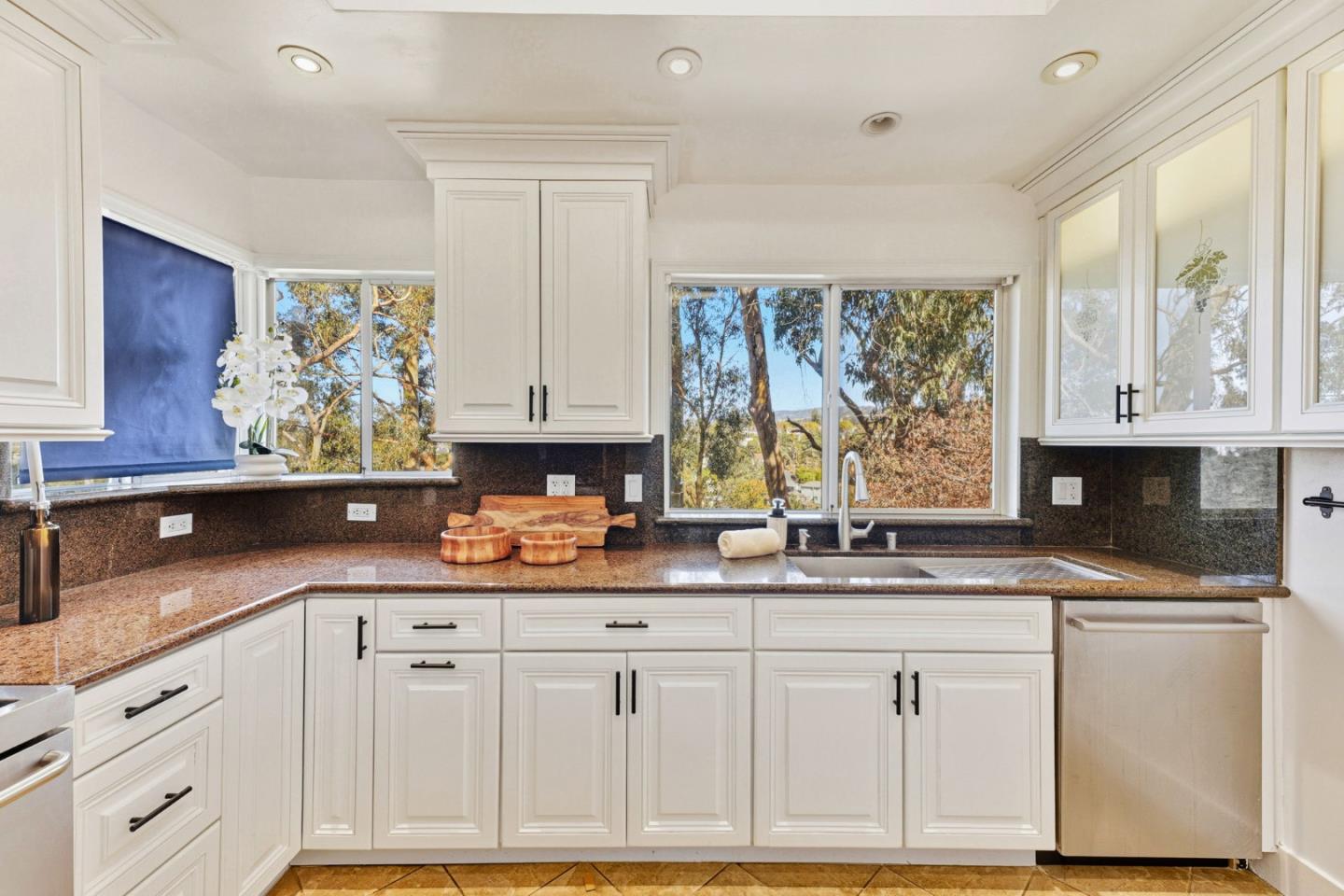 Oakland, California, 94610, United States, 4 Bedrooms Bedrooms, ,4 BathroomsBathrooms,Residential,For Sale,1987505