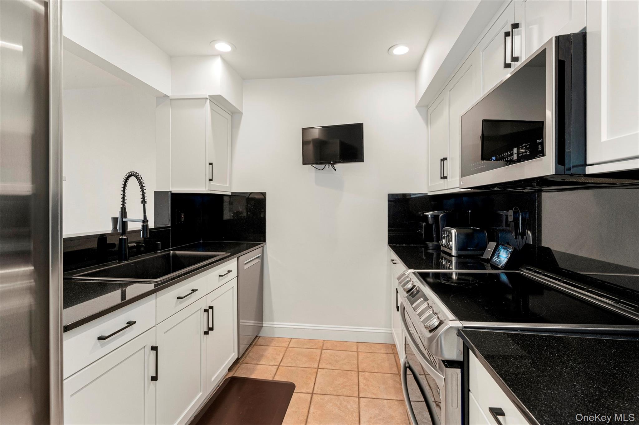 Piermont, New York, 10968, United States, 2 Bedrooms Bedrooms, ,3 BathroomsBathrooms,Residential,For Sale,1941803