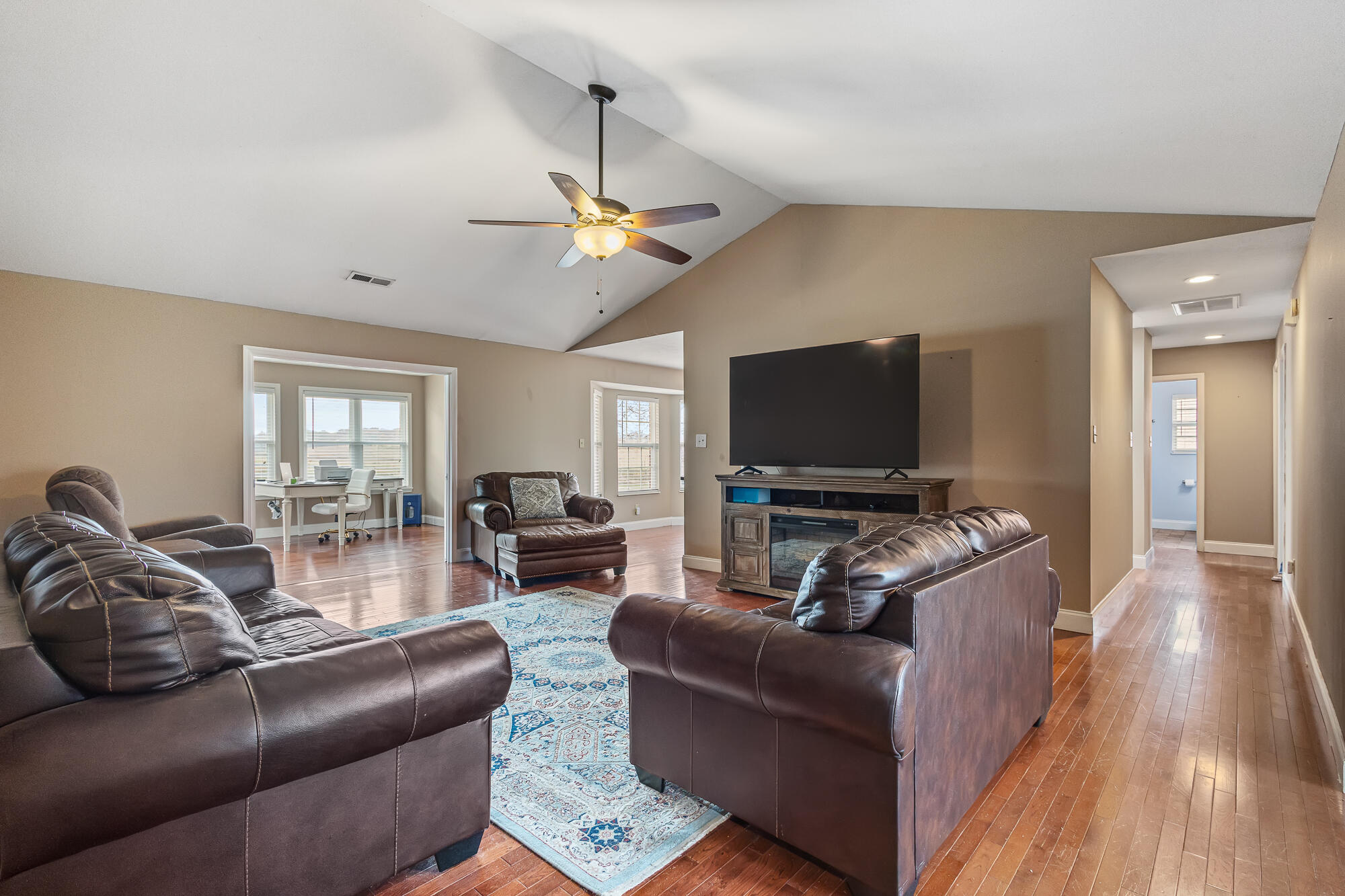 Greenback, Tennessee, 37742, United States, 3 Bedrooms Bedrooms, ,2 BathroomsBathrooms,Residential,For Sale,1996509