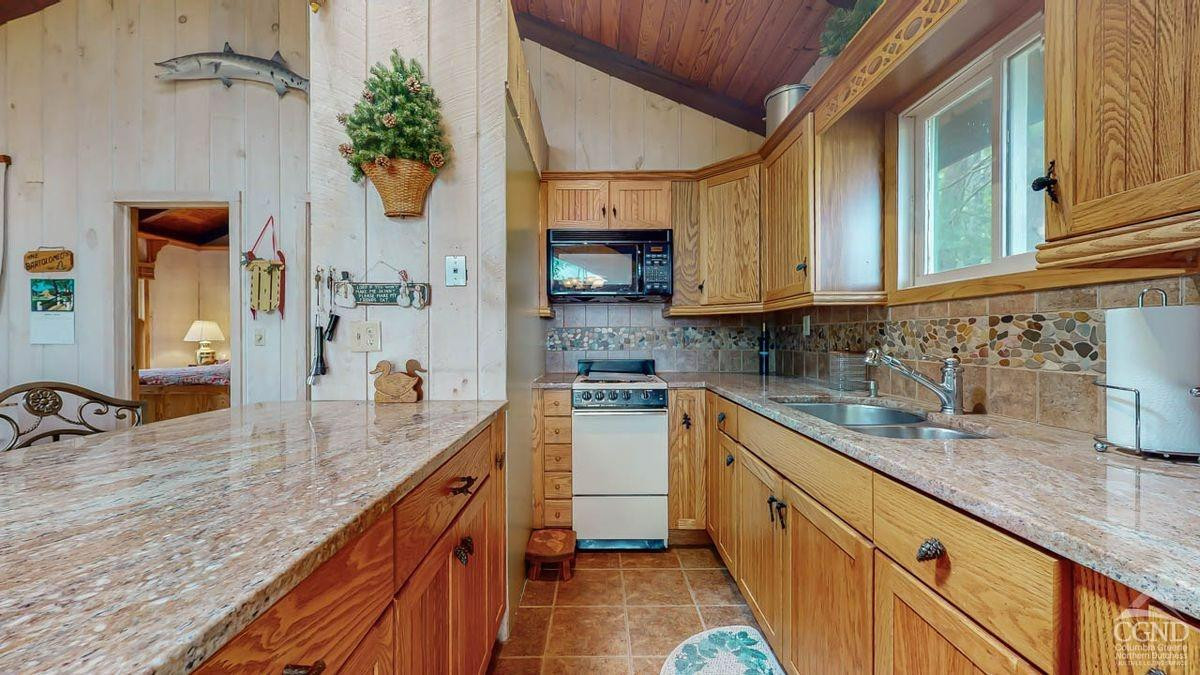 Windham, New York, 12496, United States, 4 Bedrooms Bedrooms, ,2 BathroomsBathrooms,Residential,For Sale,1714674