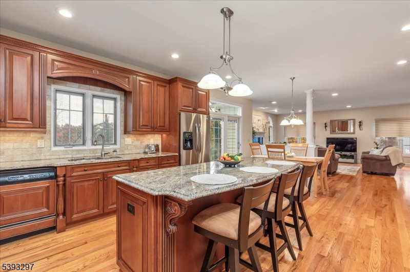 Edison Twp., New Jersey, 08820, United States, 5 Bedrooms Bedrooms, ,4 BathroomsBathrooms,Residential,For Sale,1989591