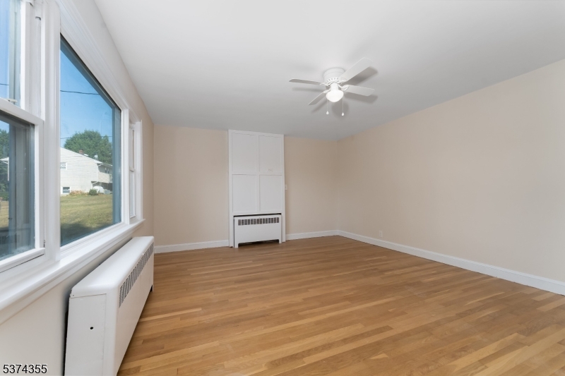 Clinton Town, New Jersey, 08809, United States, 3 Bedrooms Bedrooms, ,2 BathroomsBathrooms,Residential,For Sale,1901106
