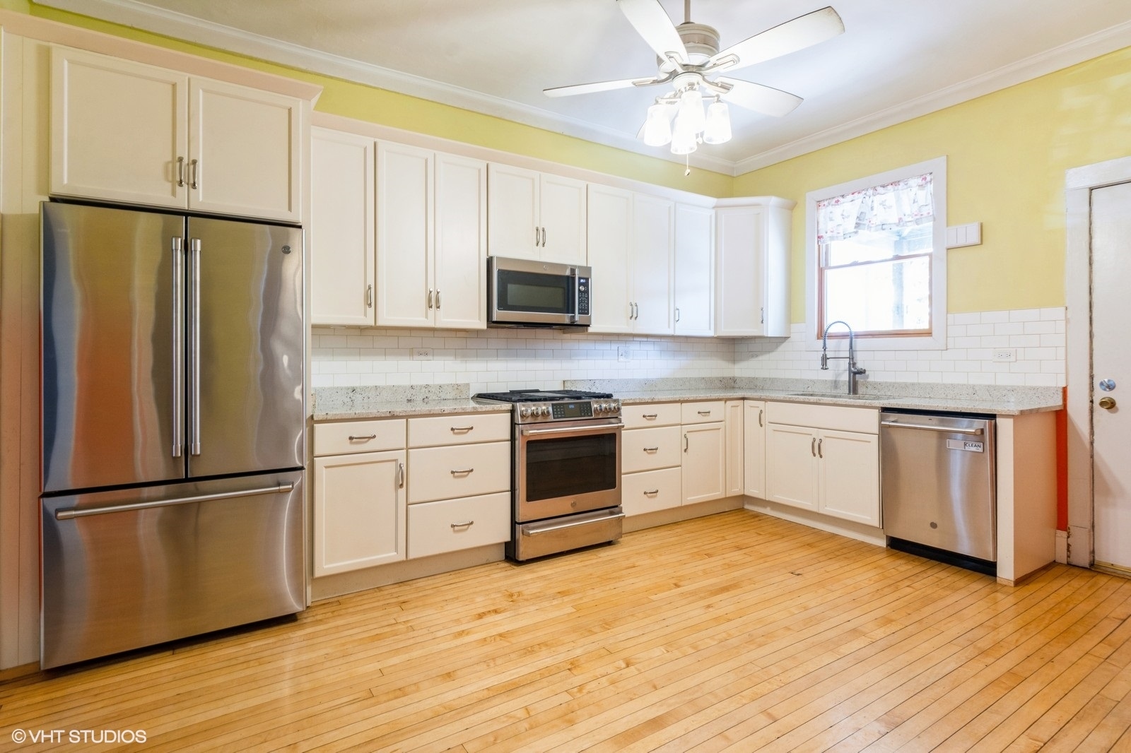 Chicago, Illinois, 60647, United States, 2 Bedrooms Bedrooms, ,1 BathroomBathrooms,Residential,For Sale,1885460