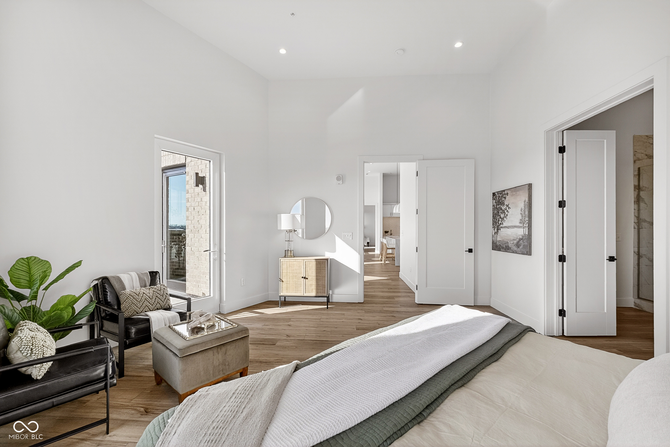 Carmel, Indiana, 46032, United States, 2 Bedrooms Bedrooms, ,3 BathroomsBathrooms,Residential,For Sale,1981116