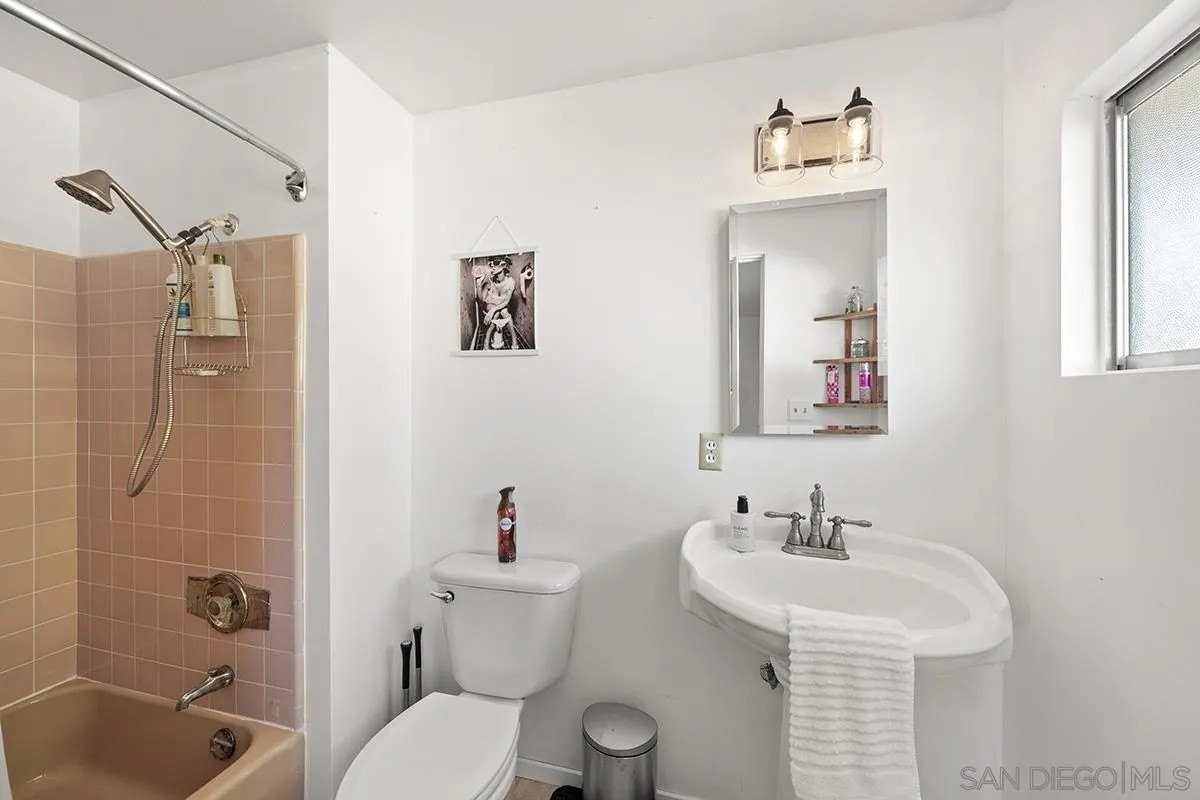 La Mesa, California, 91941, United States, 3 Bedrooms Bedrooms, ,4 BathroomsBathrooms,Residential,For Sale,1911905