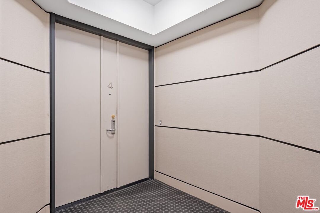 Los Angeles, California, 90024, United States, 3 Bedrooms Bedrooms, ,3 BathroomsBathrooms,Residential,For Sale,1949652