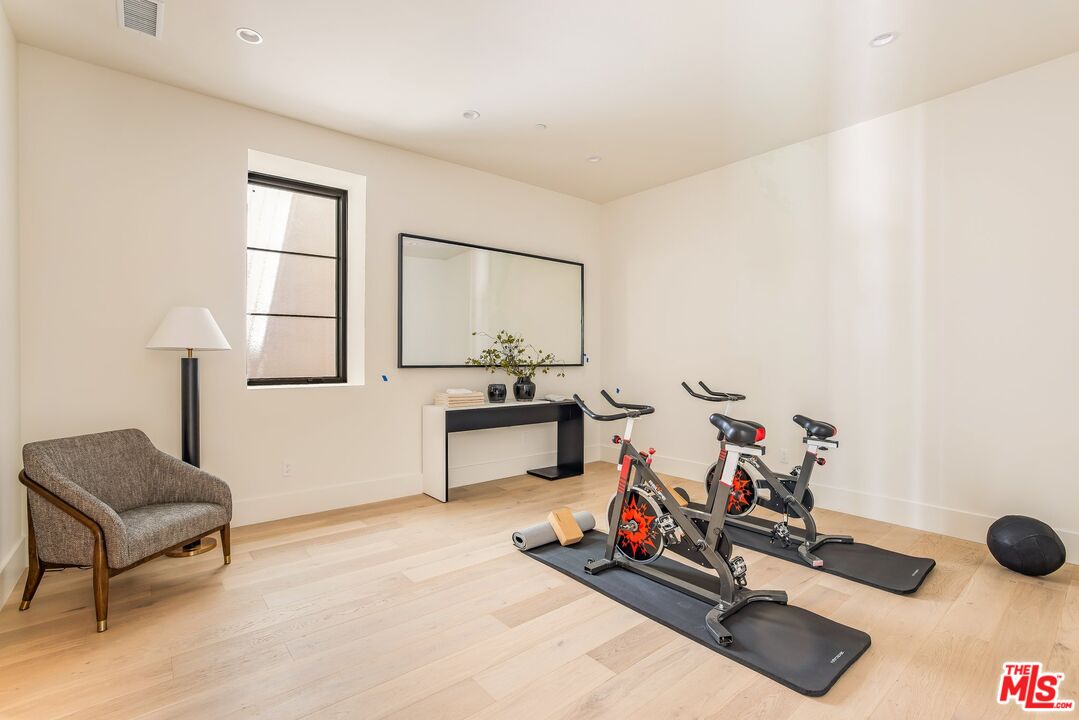 Los Angeles, California, 90049, United States, 5 Bedrooms Bedrooms, ,3 BathroomsBathrooms,Residential,For Sale,1839044