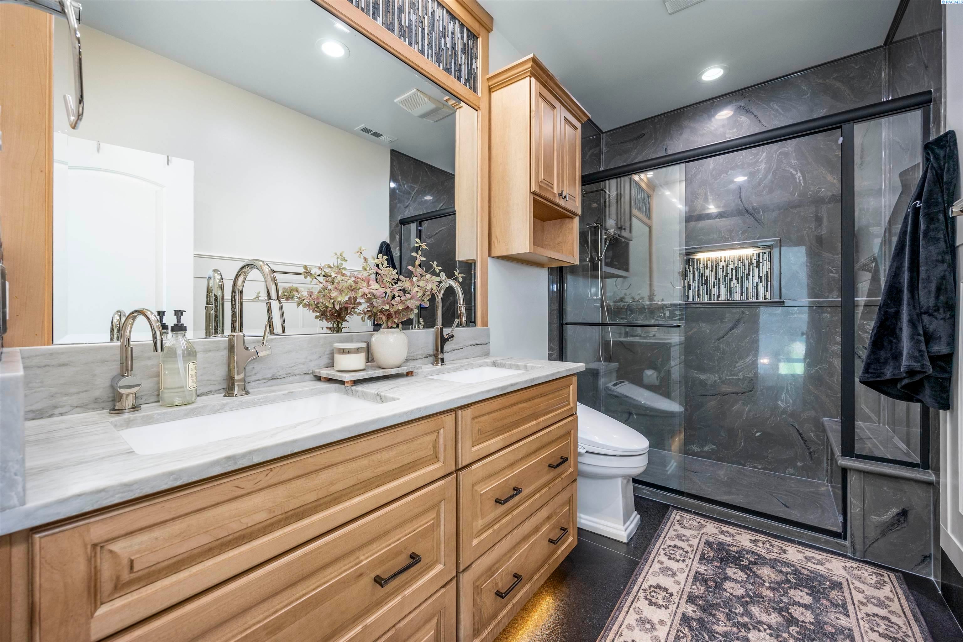 Pasco, Washington, 99301, United States, 4 Bedrooms Bedrooms, ,4 BathroomsBathrooms,Residential,For Sale,1974870