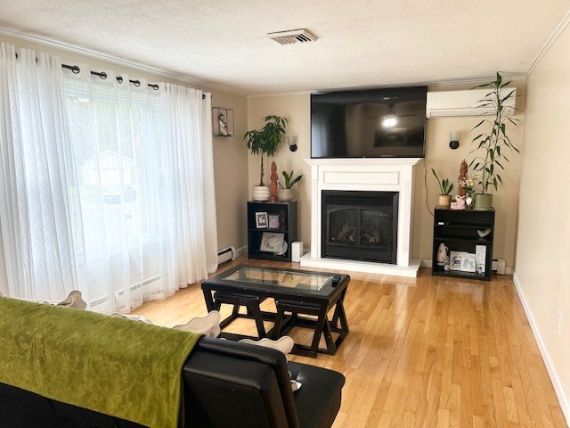 Cranston, Rhode Island, 02921, United States, 3 Bedrooms Bedrooms, ,2 BathroomsBathrooms,Residential,For Sale,1969397