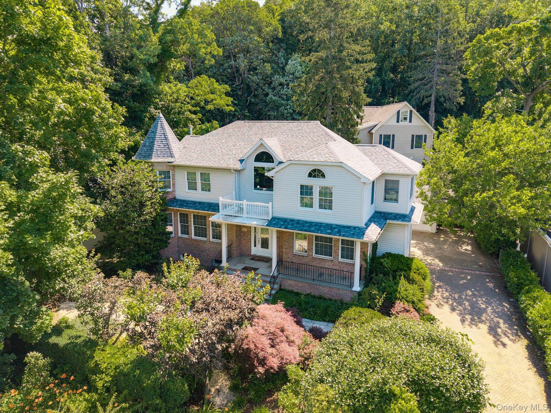  15 Church Street, Roslyn, NY, 11576 - 物件實景