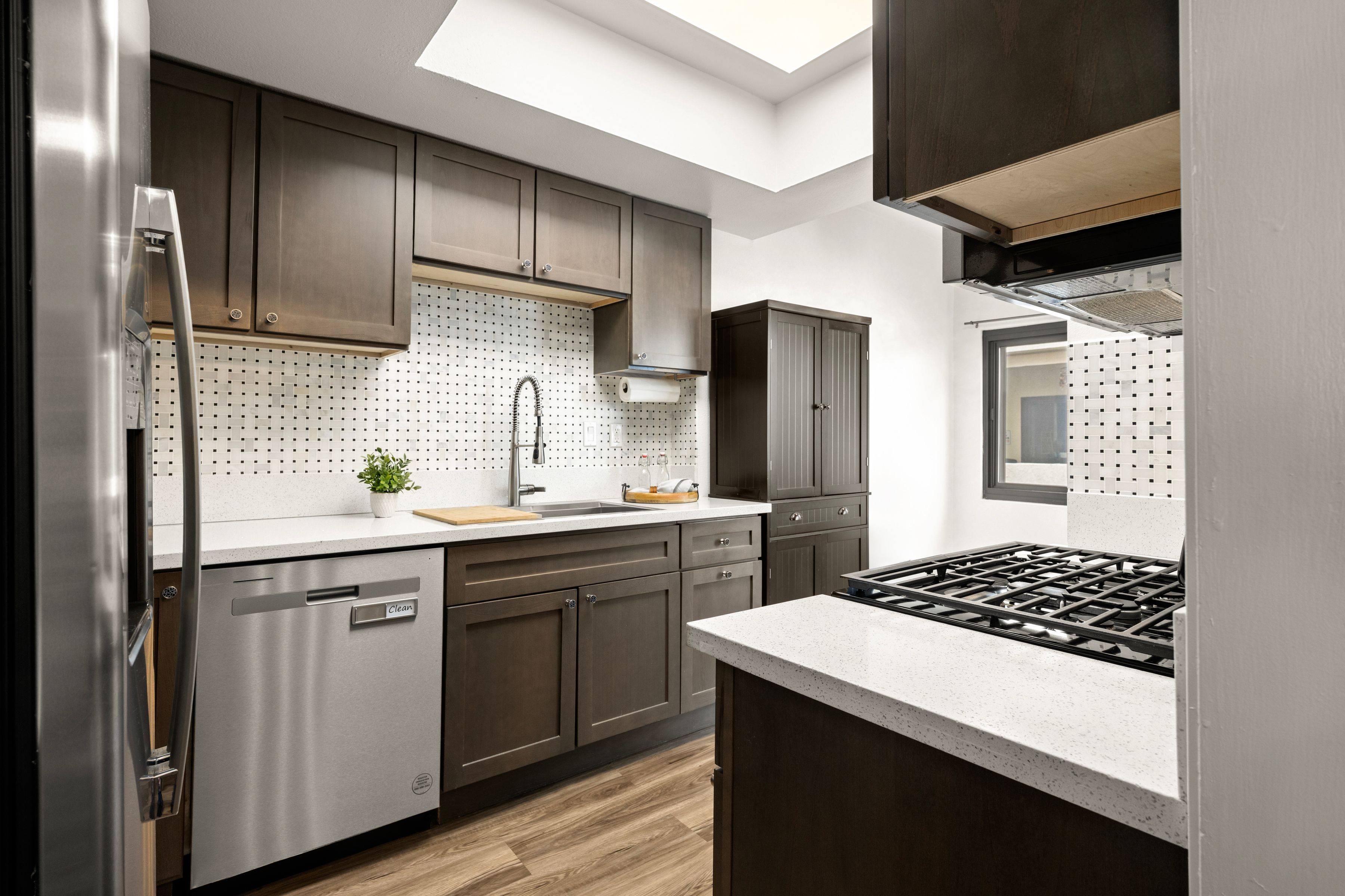  6540 Hayvenhurst Avenue #3 - 物件實景