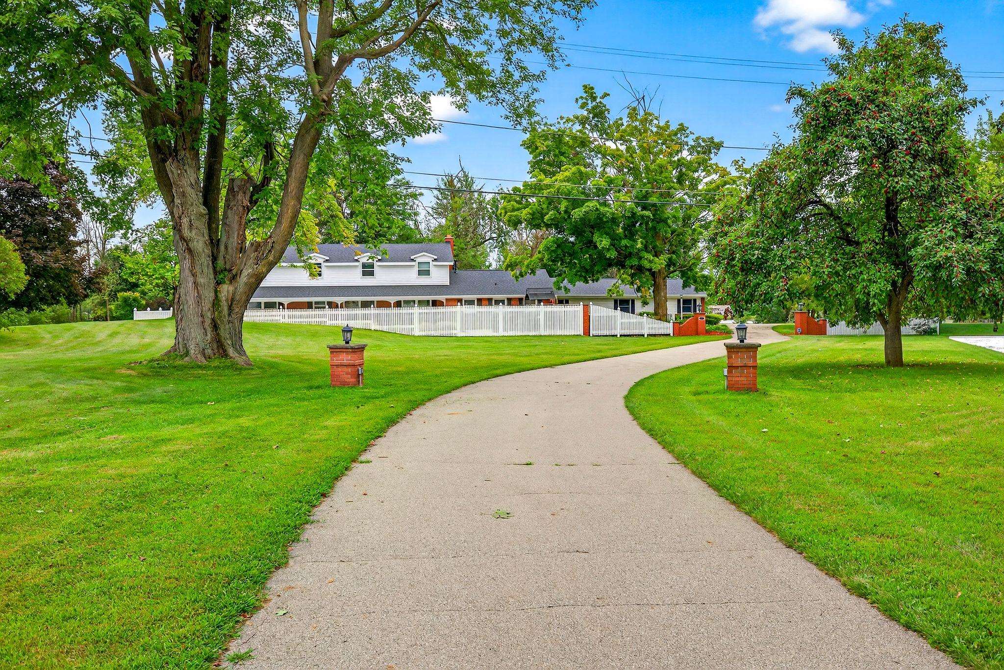 Hortonville, Wisconsin, 54944-9435, United States, 5 Bedrooms Bedrooms, ,4 BathroomsBathrooms,Residential,For Sale,1977478