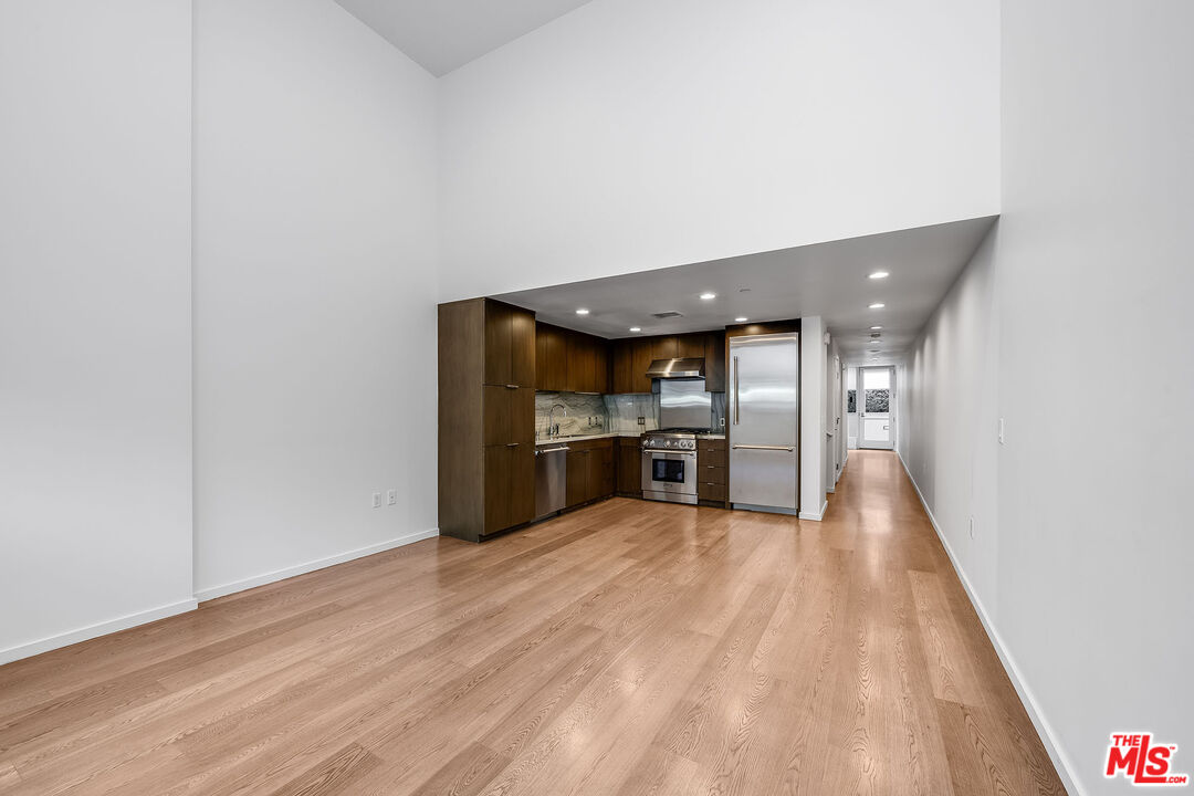 Santa Monica, California, 90401, United States, 2 Bedrooms Bedrooms, ,2 BathroomsBathrooms,Residential,For Sale,2001911