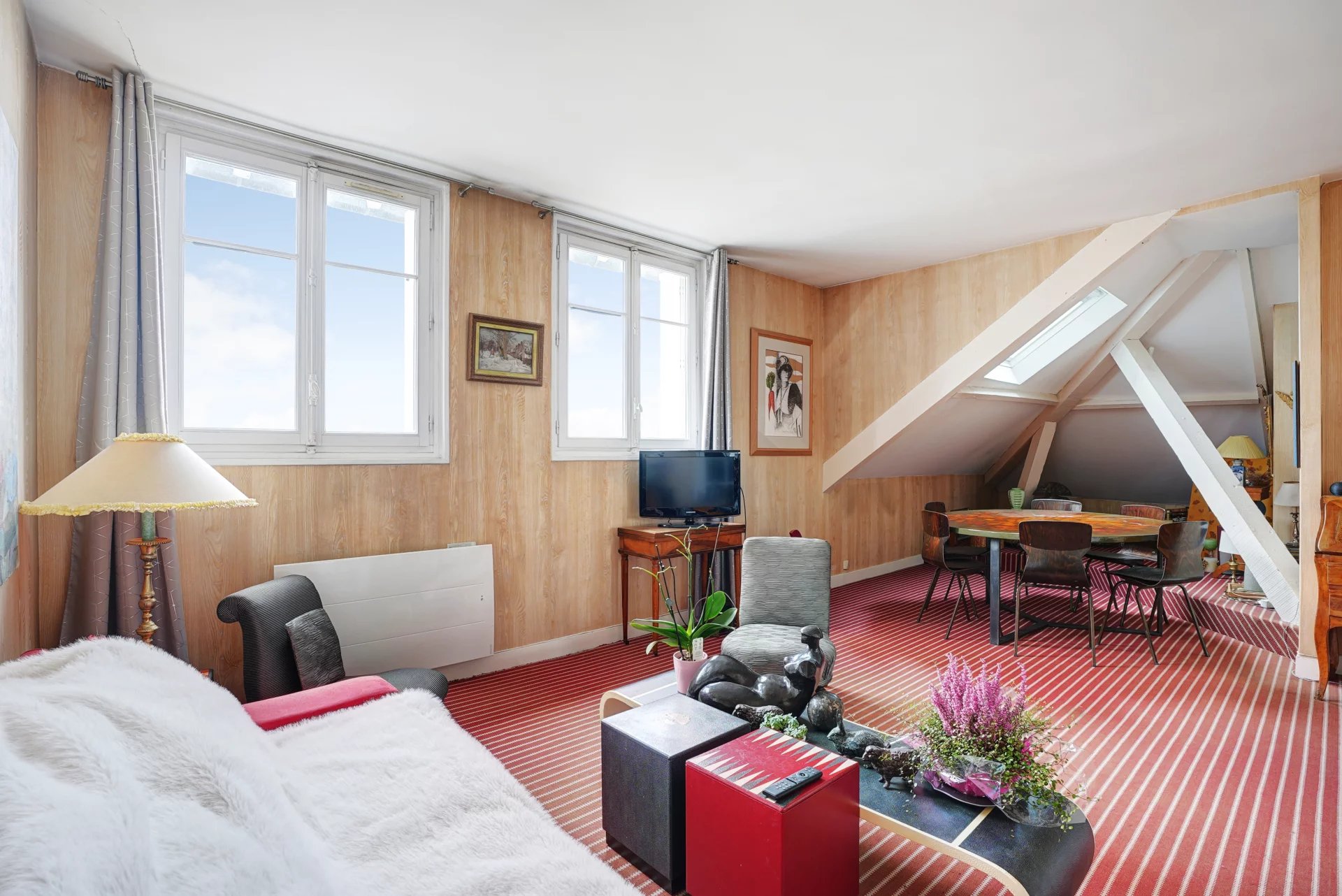 Versailles, Île-de-France, 78000, FR, 5 Bedrooms Bedrooms, ,4 BathroomsBathrooms,Residential,For Sale,2002100