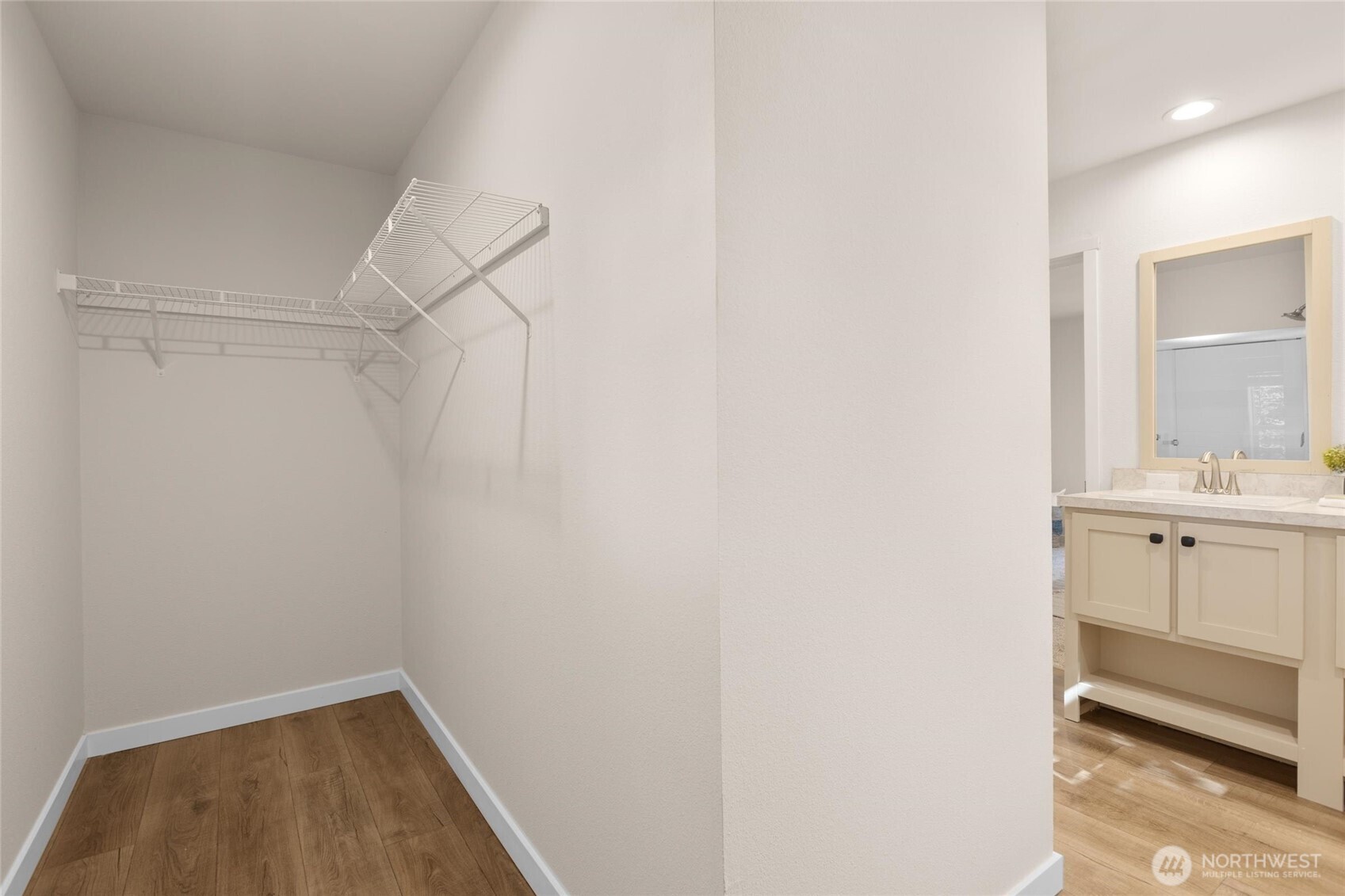 Bothell, Washington, 98012, United States, 2 Bedrooms Bedrooms, ,2 BathroomsBathrooms,Residential,For Sale,1777318
