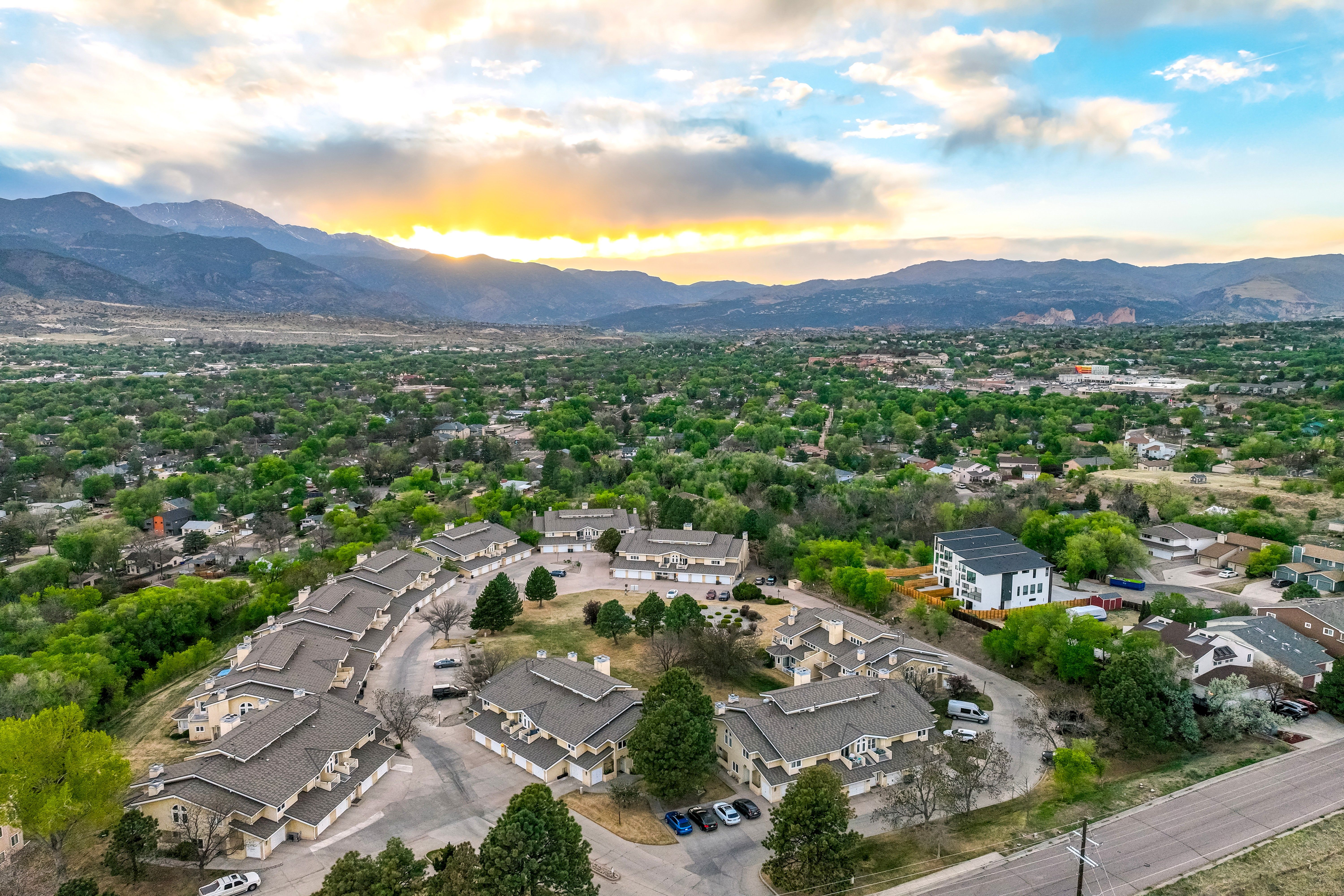  Elevated Westside Style in This Beautifully Refreshed Promontory Point Condo - 物件實景