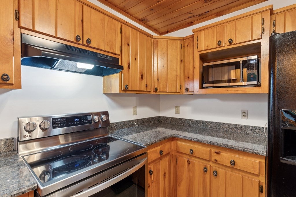 Morganton, Georgia, 30560, United States, 3 Bedrooms Bedrooms, ,4 BathroomsBathrooms,Residential,For Sale,1858984