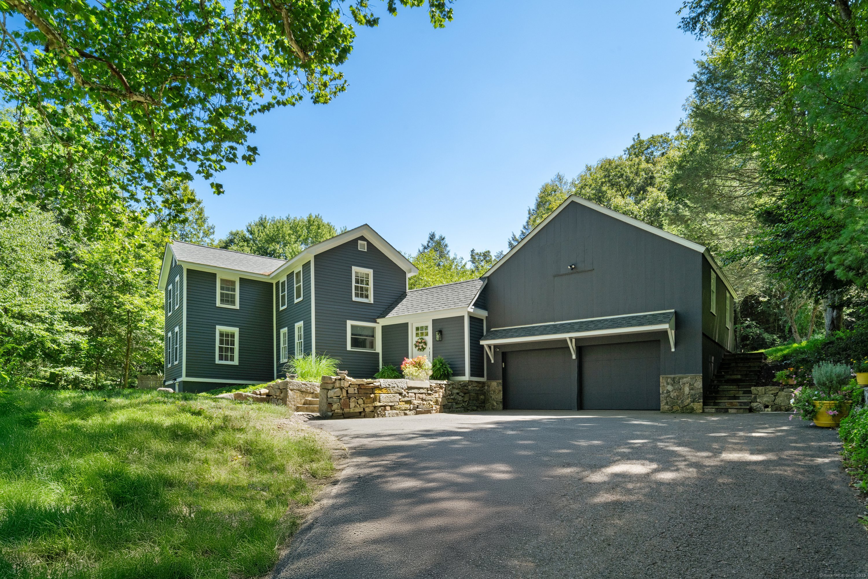 Newtown, Connecticut, 06482, United States, 3 Bedrooms Bedrooms, ,2 BathroomsBathrooms,Residential,For Sale,1828428