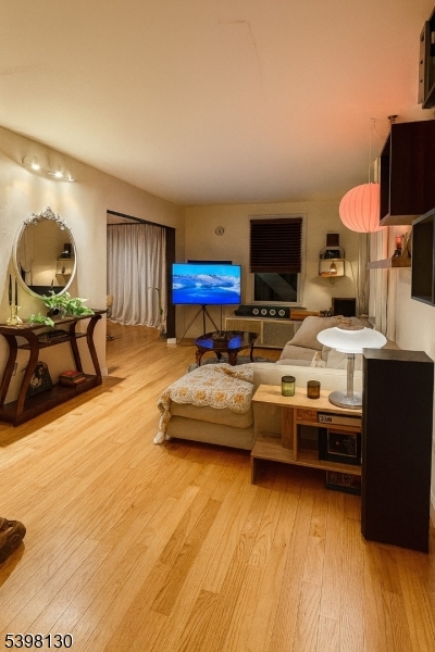 Clifton City, New Jersey, 07013, United States, 2 Bedrooms Bedrooms, ,2 BathroomsBathrooms,Residential,For Sale,1995655