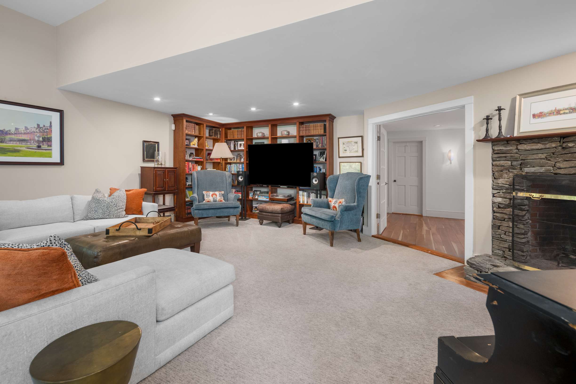 Elegant Shingled Maine Cottage with Modern Flair on 2.63 Acres in York - 物件實景