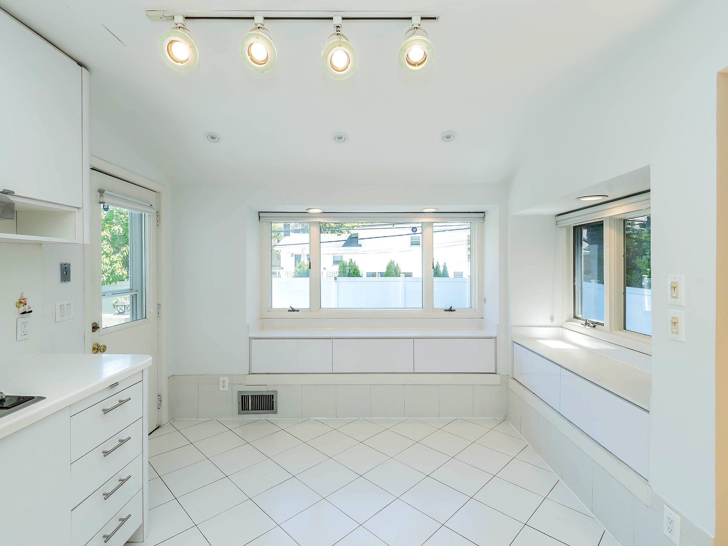  56 Soundview Drive, Port Washington, NY, 11050 - 物件實景