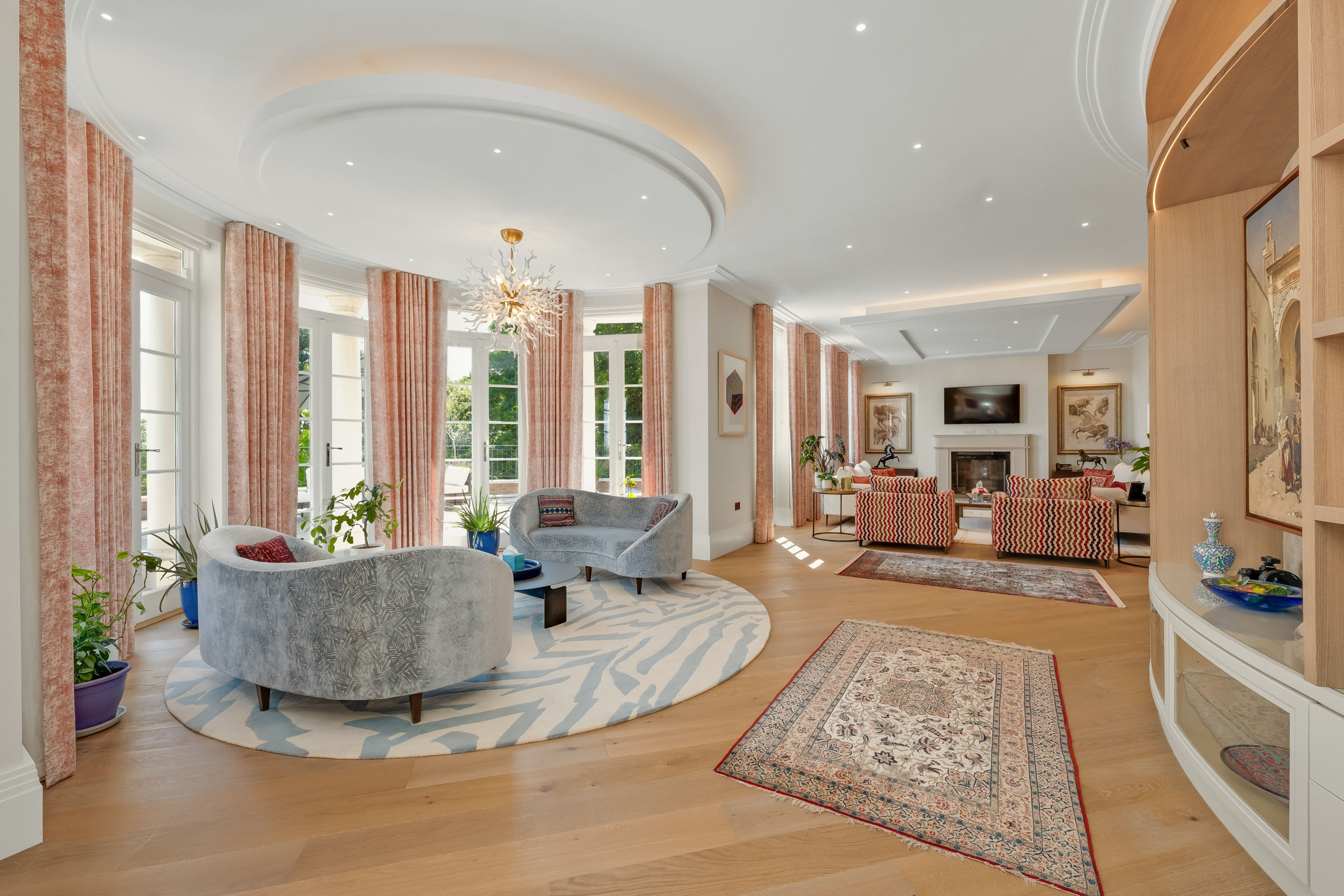  A Newly Refurbished House with Far-Reaching Views in St George’s Hill - 物件實景