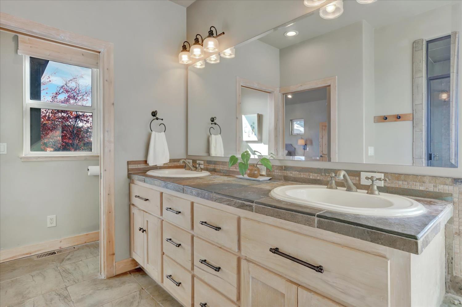 Grass Valley, California, 95949, United States, 3 Bedrooms Bedrooms, ,3 BathroomsBathrooms,Residential,For Sale,1992589