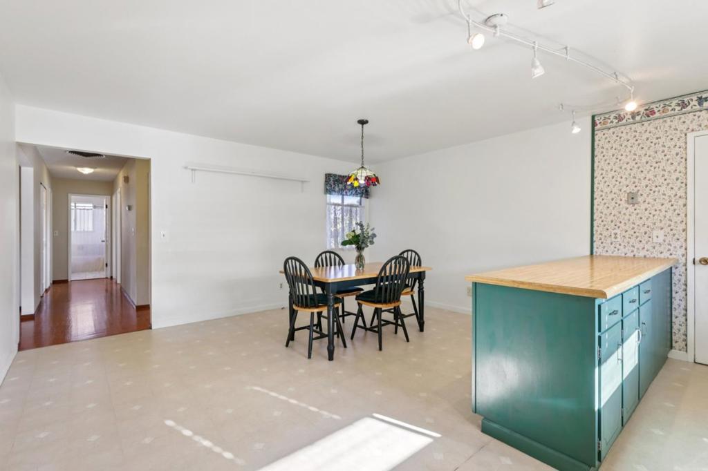 Marina, California, 93933, United States, 3 Bedrooms Bedrooms, ,2 BathroomsBathrooms,Residential,For Sale,2005109