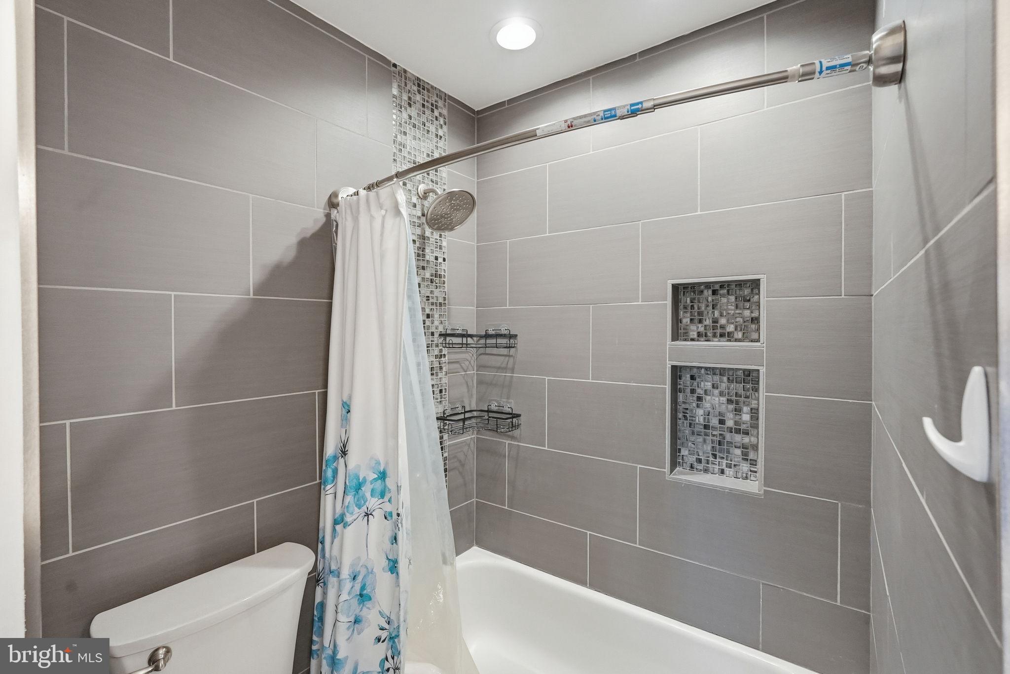 Fairfax, Virginia, 22033, United States, 2 Bedrooms Bedrooms, ,4 BathroomsBathrooms,Residential,For Sale,2001476